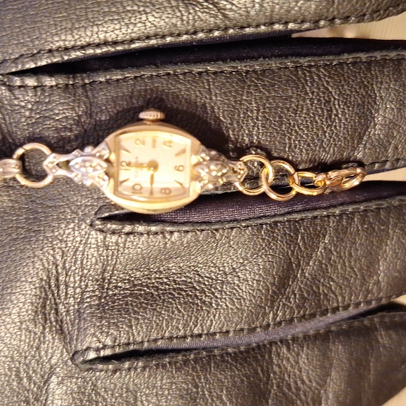 Vintage timepiece watches recreated into a bracelet. - Picture 6 of 9